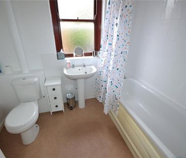 3 bedroom end of terrace house to rent - Photo 4