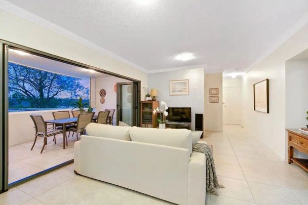 “Quiet Location with Easy Access to Shops and Schools” - Photo 1