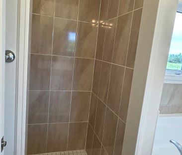 For Lease - 34 Hillcroft Way, Kawartha Lakes, Ontario - Photo 4