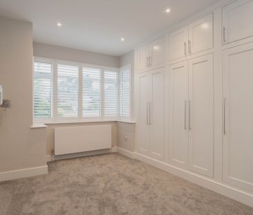 West Mead, Epsom - Photo 2