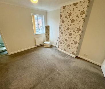 2 bedroom end of terrace house to rent - Photo 3