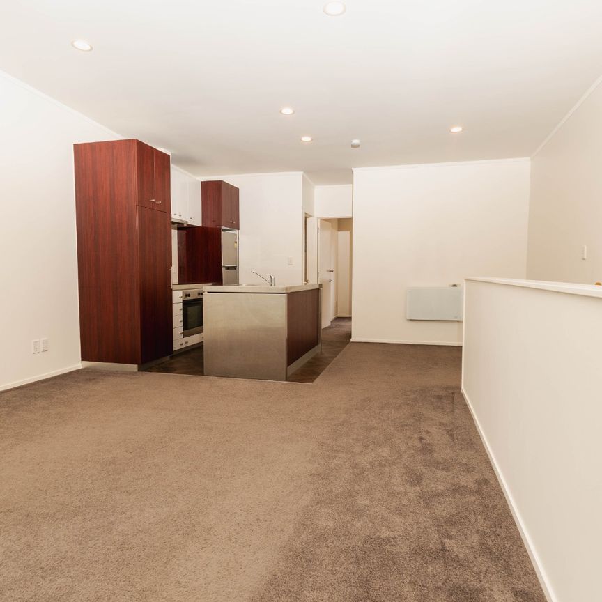 Charming Two-Level Townhouse for Rent! - Photo 1