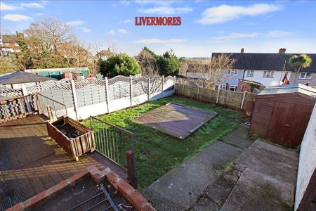 3 bedroom Semi-Detached House to let - Photo 3