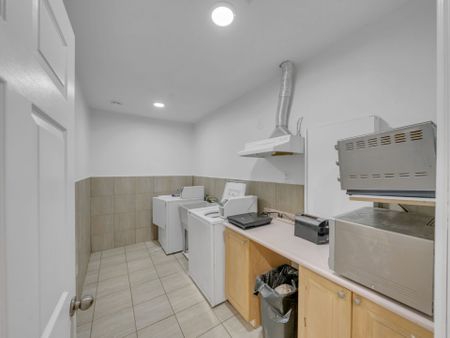 For Lease - 279 Drouillard Road Unit# 12, Windsor, Ontario - Photo 3