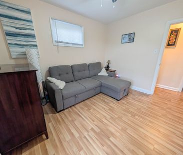 Fully Detached 2 Bedroom House in Welland! - Photo 2