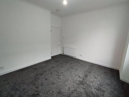 3 bedroom apartment to rent - Photo 4