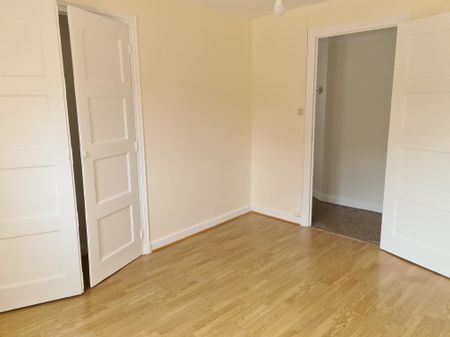 Location Appartement 3 pièces 116m² LE CREUSOT 71200 - Photo 5