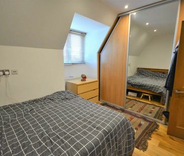 Sunningfields Road - Photo 2