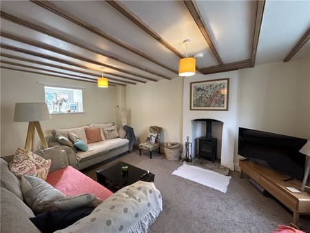 Available mid-October, Blacksmiths Cottage is a recently refurbished stone-built cottage set in the picturesque, sought after village of Nunnington. - Photo 4