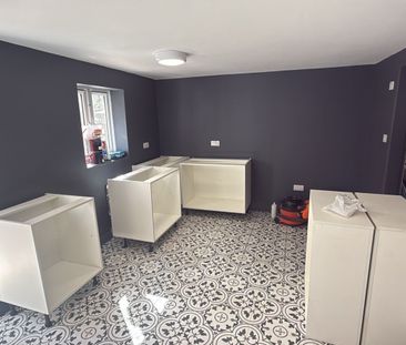 Newly Built studio flat with seperate entrance- £1100 - Photo 2