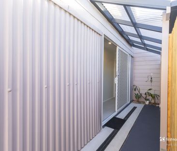 Tastefully fully renovated coast side one bedroom unit - Photo 5