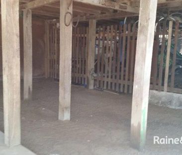 QUEENSLAND STYLE UNIT CENTRALLY LOCATED - Photo 6