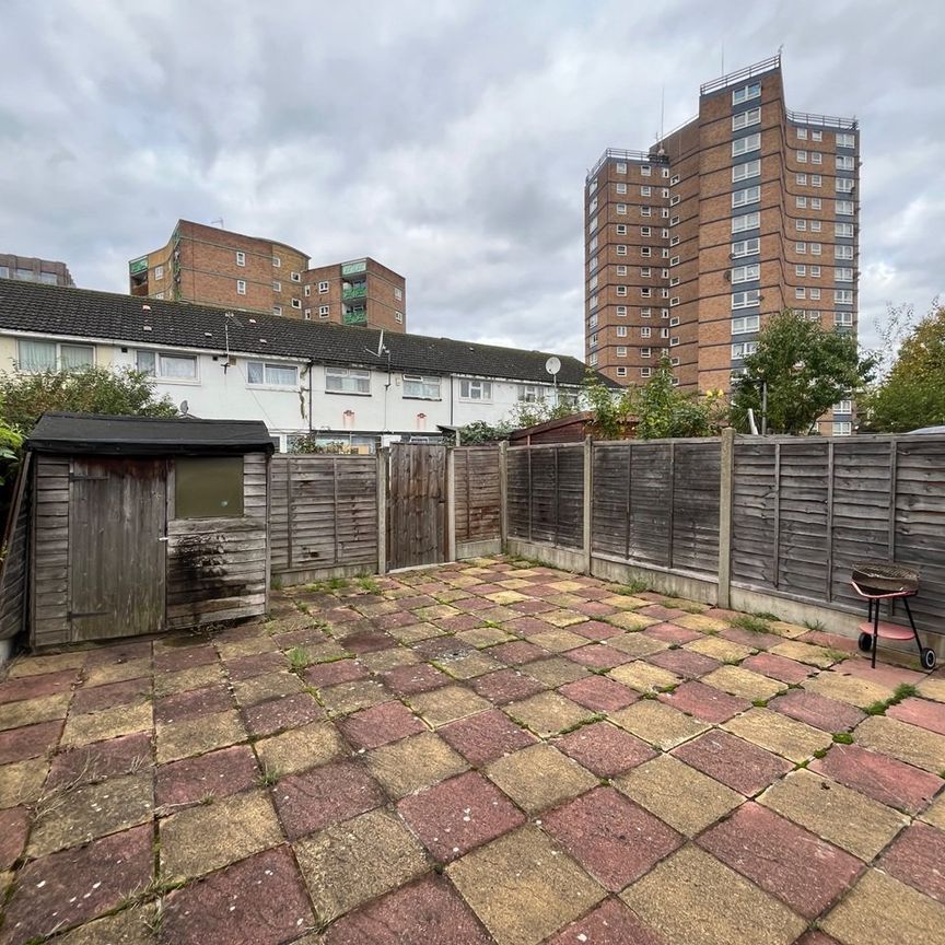 4 Bed Terraced House, Cleves Road, E6 - Photo 1