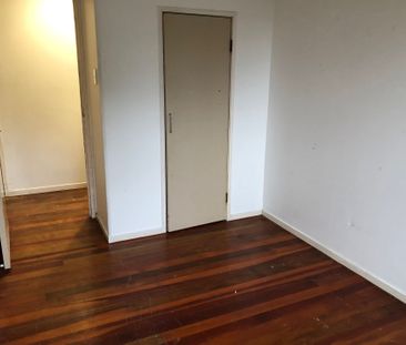 Spacious Family Home in the Heart of Manurewa - Photo 5