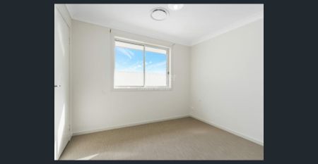 STYLISH FAMILY HOME - Photo 2