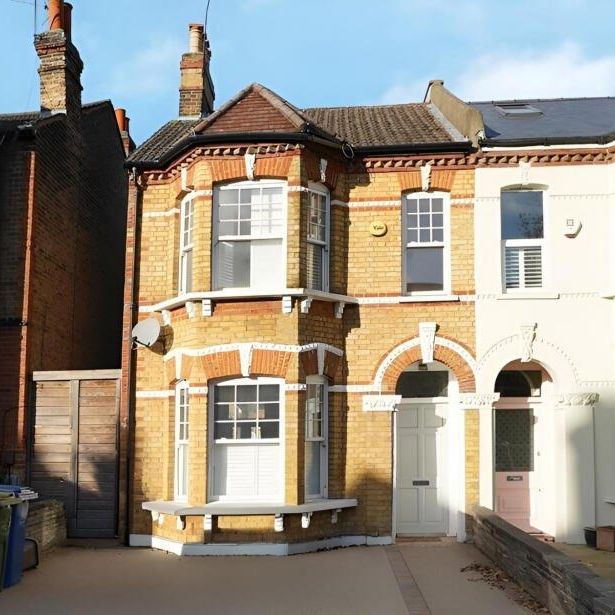4 bedroom semi-detached house to rent - Photo 2