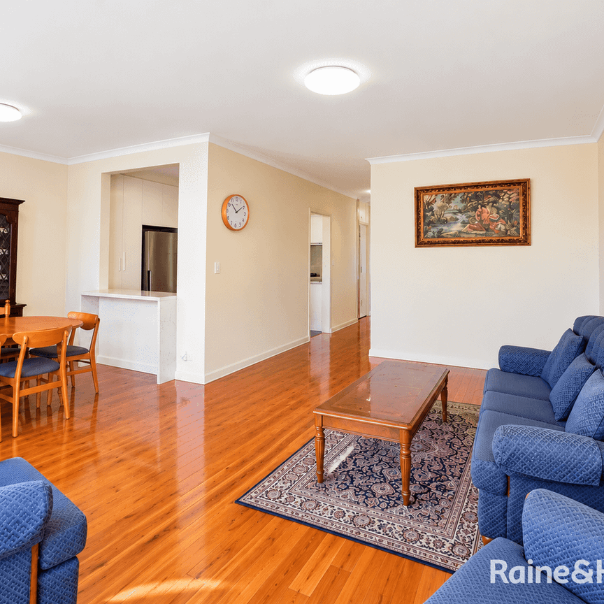 Spacious Fully Furnished Three-Bedroom Apartment - Photo 1