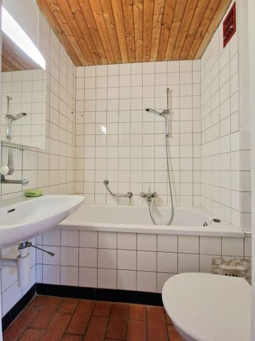 "Schöne Wohnung mit Gartensitzplatz + eigenem Eingang" - Photo 3