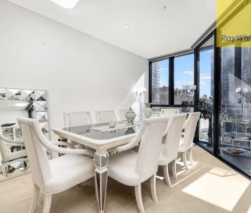 FURNISHED TWO BEDROOM PLUS STUDY - LUXURIOUS 5-STAR LIVING IN THE H... - Photo 2