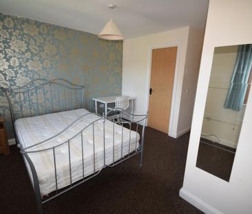 4 bedroom terraced house to rent - Photo 4