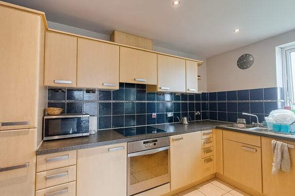 2 bedroom flat to rent - Photo 1