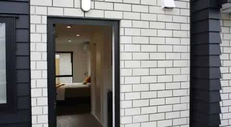 Self Contained Room - Close to the Hospital and Braemar - Photo 3