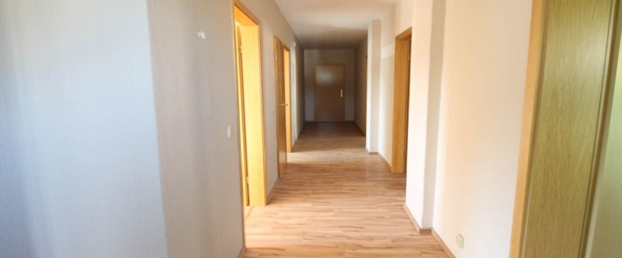 Große 4-Raum-Wohnung mit Balkon in Aue - Photo 1
