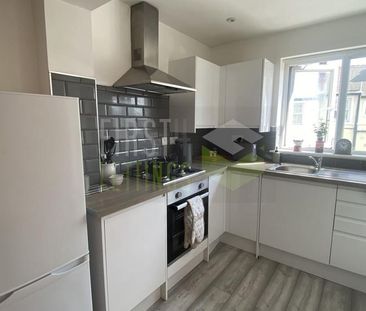 3 bedroom flat to rent - Photo 4