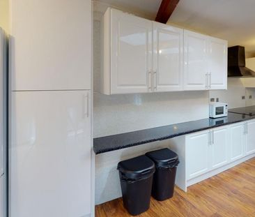 4 bedroom terraced house to rent - Photo 5