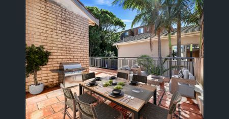 Newly renovated townhouse with expansive courtyard set back in a quiet leafy street. - Photo 5