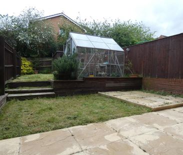 4 bedroom end of terrace house to rent - Photo 5