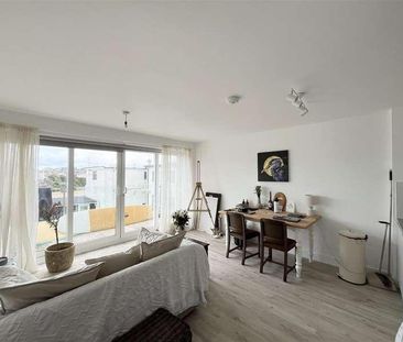 The Crescent, Newquay, TR7 - Photo 1