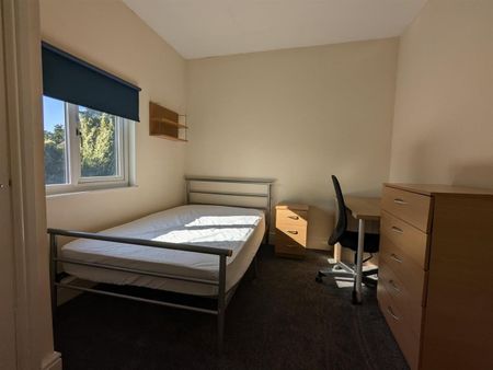 5 Bed Semi-Detached House, Beeston Road, NG7 - Photo 5