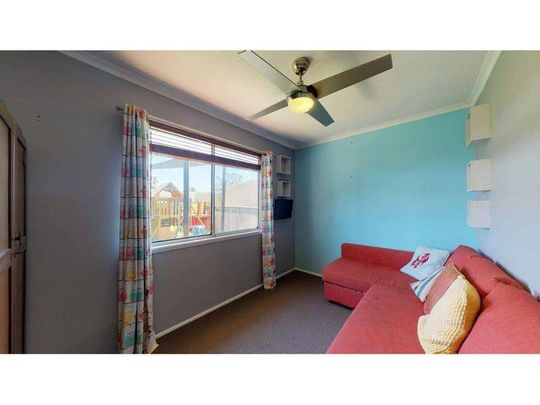 Comfortable Family Home - Photo 1