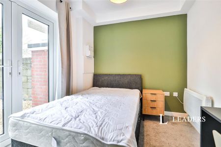 1 bedroom in a house share to rent - Photo 5