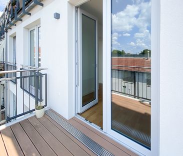 NEUWERTIG UND VERKEHRSGÜNSTIG WOHNEN - BALKON, FUSSBODENHEIZUNG, EINBAUKÜCHE , PARKETT UND AUFZUG - Foto 1