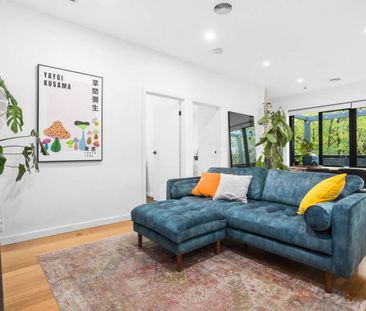 SOARING CEILINGS | LEAFY OUTLOOK | HUGE APARTMENT - Photo 1