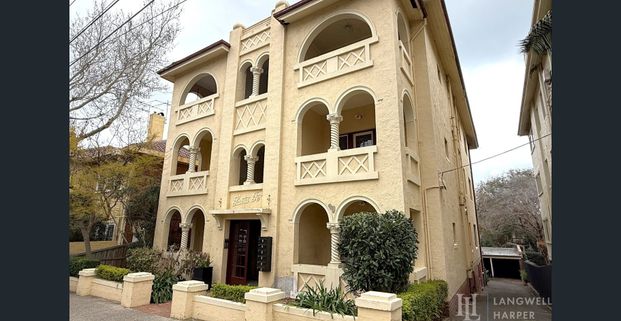 Gracious Art Deco in the heart of Elwood - Photo 1