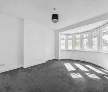 Semi-detached House to rent - Broad Walk, London, SE3 - Photo 6