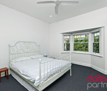 2 BEDROOM 1/2 HOUSE, FABULOUS LOCATION! - Photo 3