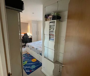 2 Bed Flat, Icon Building, IG1 - Photo 5