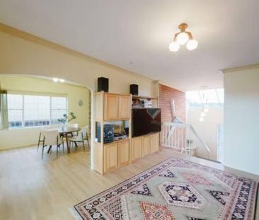 Water frontage 3 level Family home All rooms with water view - Photo 5