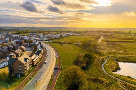 4 bedroom end of terrace house to rent - Photo 2