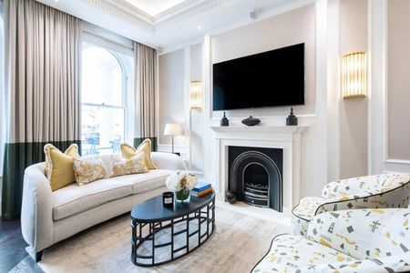 A newly refurbished two-bedroom apartment in this beautiful Stucco-fronted building close to Kensington High Street. - Photo 4
