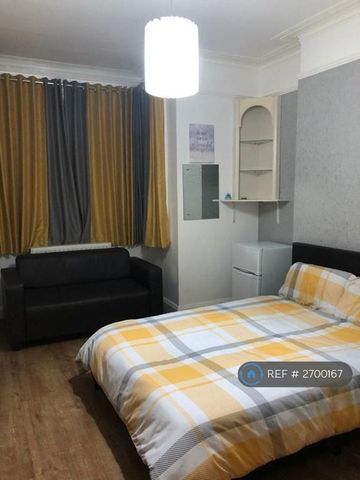 1 bedroom in a house share to rent - Photo 5