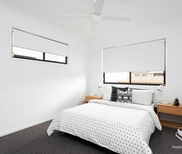 Breaking lease ,4 Bedroom Townhouse, Ducted aircon - Photo 3