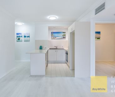 Spacious 3-Bedroom Apartment with Private Courtyard - Photo 6