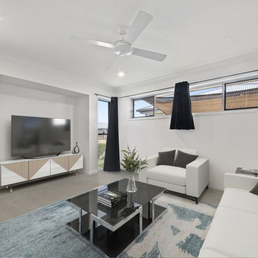 Spacious Family Home With Lots of Space! - Photo 1