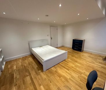 Room in a Shared House, Athenlay Road, SE15 - Photo 1