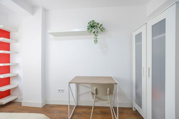 Carrer Guillén Escrivà, Valencia, Valencian Community 46011 - Photo 1